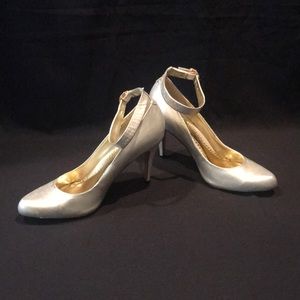 Ladies champagne colored pumps size 8.5